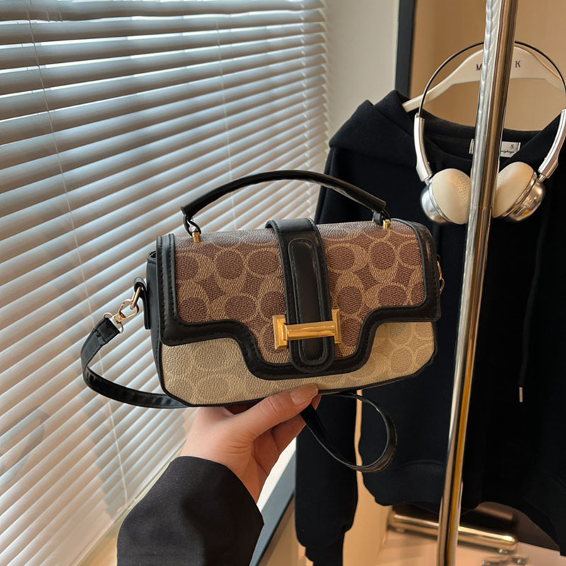 ライトラグジュアリーなニッチデザイン、コントラストカラーのサ - Interior Design High End のレビューと価格