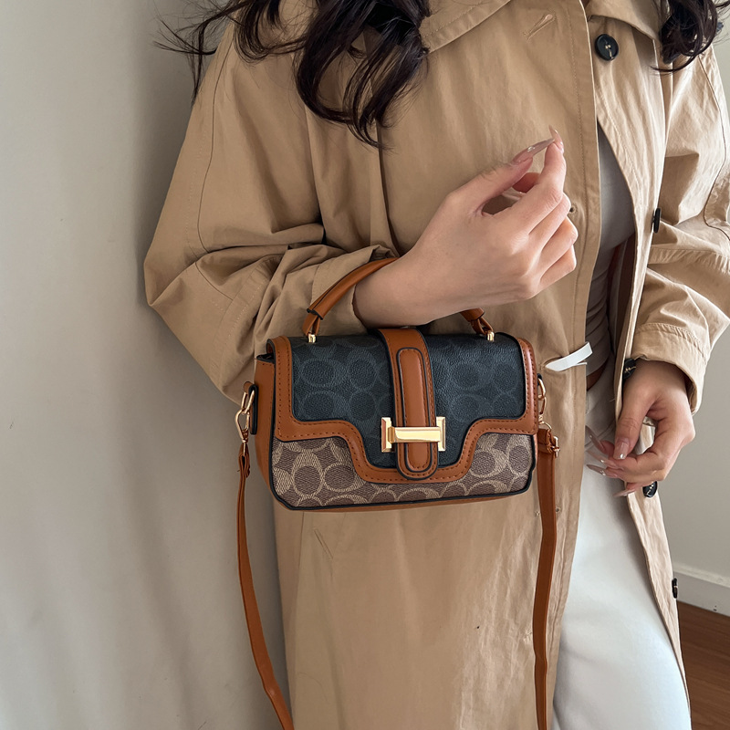 ライトラグジュアリーなニッチデザイン、コントラストカラーのサ - Interior Design High End のレビューと価格