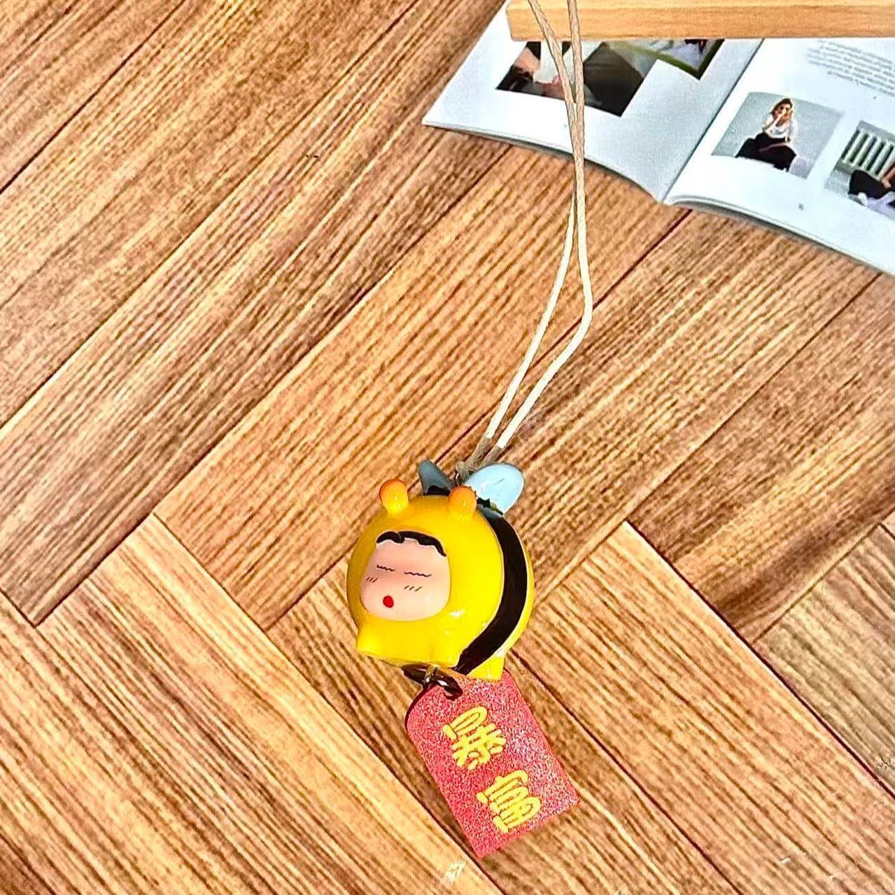 クレヨンしんちゃん ハチのコスプレフィギュア 車用吊り下げペ - Decorative Mirror のレビューと価格